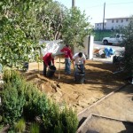 Small 'arrival court' made of reinforced decomposed granite. It allows water to percolate in the ground and offer a smooth surface, environmentally correct.